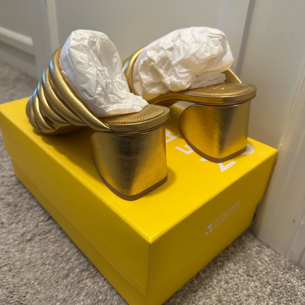 Mercedes Castillo Gold Metallic Izzie Heel Block Sandals - Picture 5 of 7